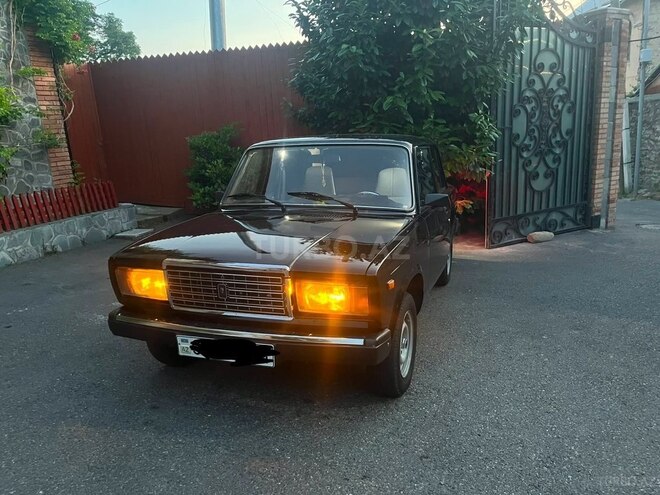 LADA (VAZ) 2107-1