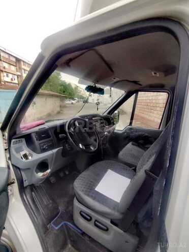 Ford Transit-6