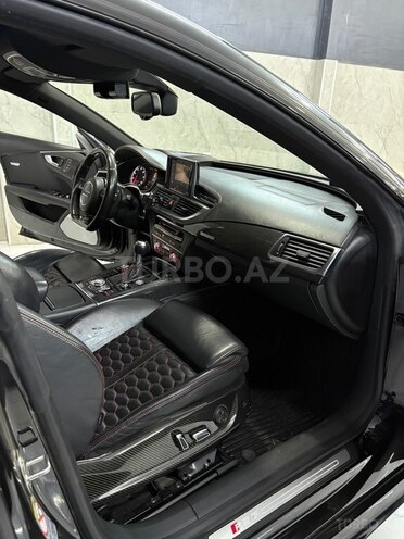 Audi RS7-12