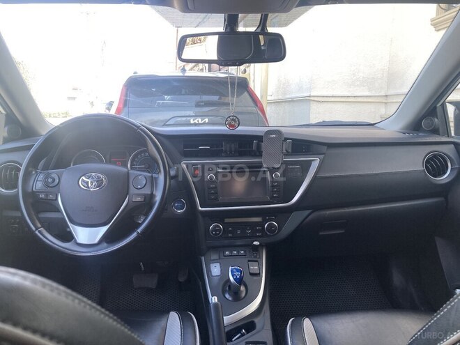 Toyota Auris-4