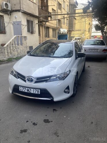Toyota Auris-1