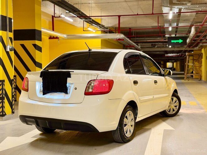 Kia Rio-5