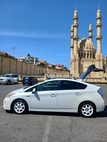Toyota Prius-3