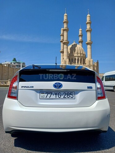Toyota Prius-4