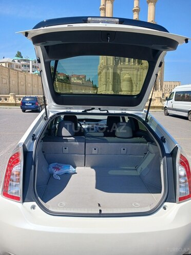 Toyota Prius-5