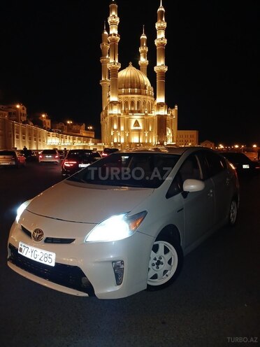 Toyota Prius-12