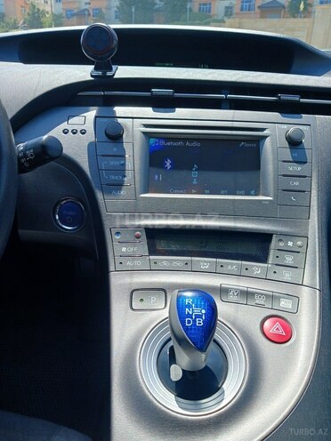 Toyota Prius-7