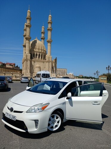 Toyota Prius-13