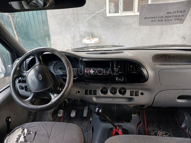 Ford Transit-5