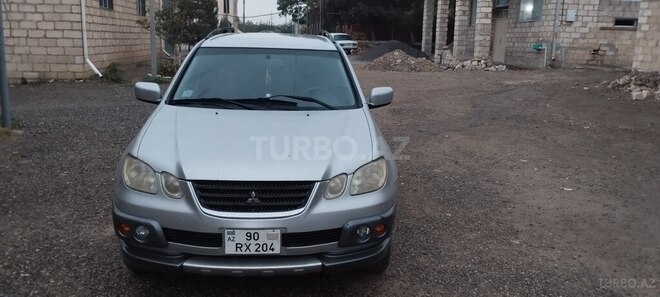 Mitsubishi Airtrek-1