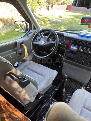 Volkswagen Transporter-6