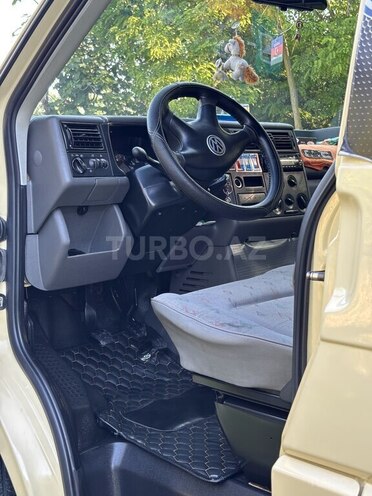 Volkswagen Transporter-7