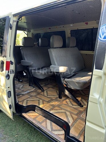Volkswagen Transporter-8