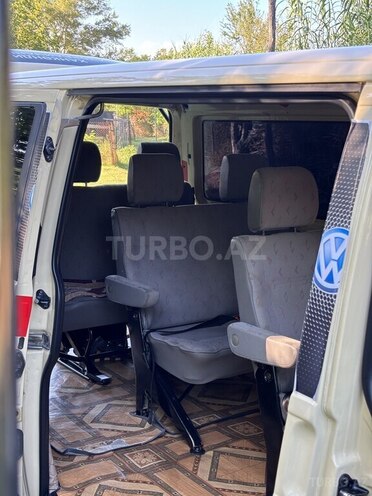 Volkswagen Transporter-9