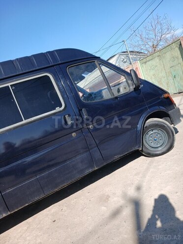 Ford Transit-8
