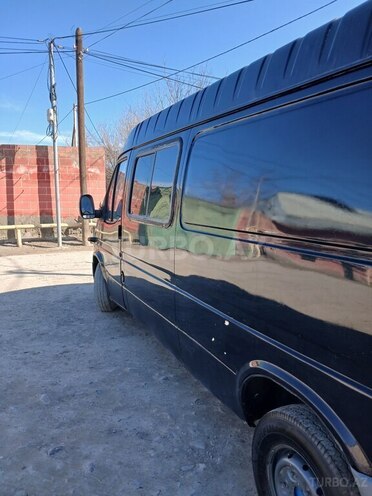 Ford Transit-9