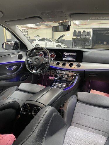 Mercedes E 200-8