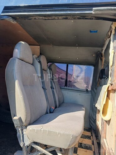 Ford Transit-11