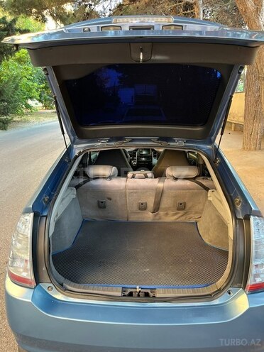Toyota Prius-12