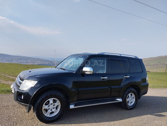 Mitsubishi Pajero-12