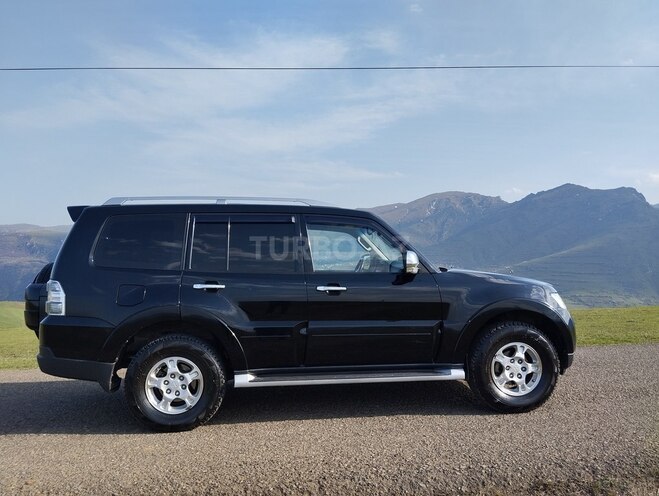 Mitsubishi Pajero-11