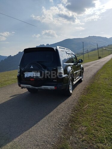Mitsubishi Pajero-4