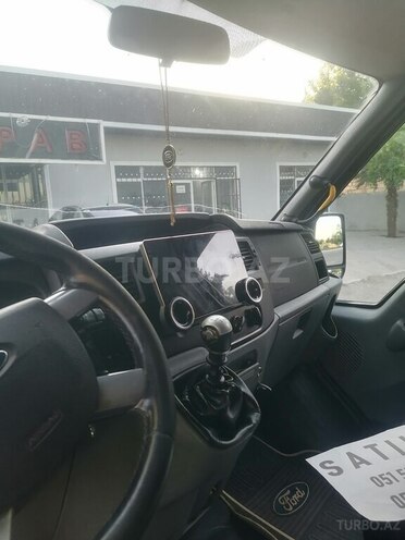 Ford Transit-4