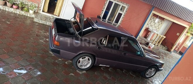 Mercedes 190-4