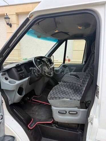 Ford Transit-4