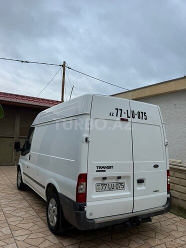 Ford Transit-8