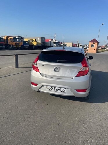 Hyundai Accent-2
