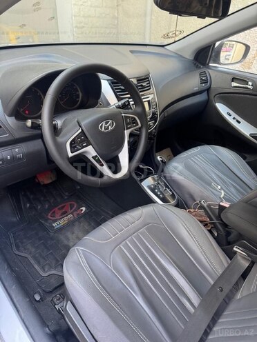 Hyundai Accent-3