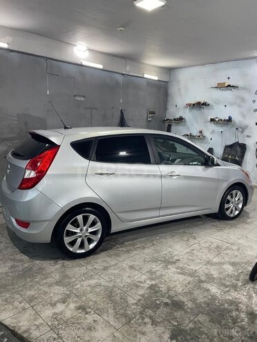 Hyundai Accent-4