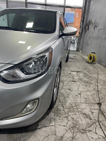 Hyundai Accent-6
