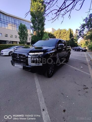 Mitsubishi L200-2