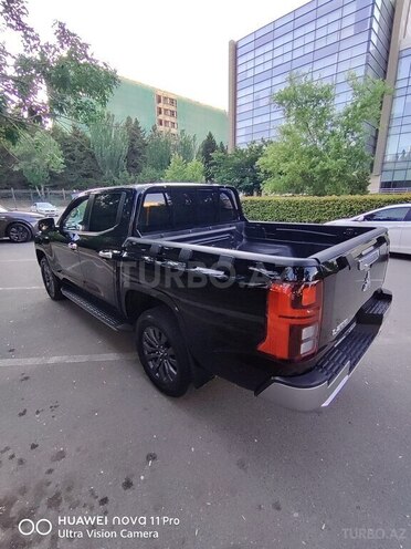 Mitsubishi L200-9