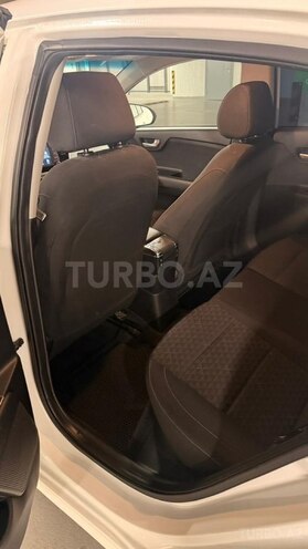 Kia Rio-9