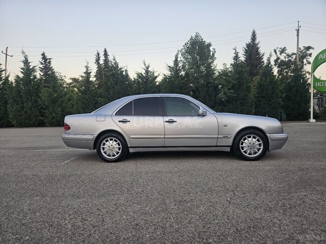 Mercedes E 240-6