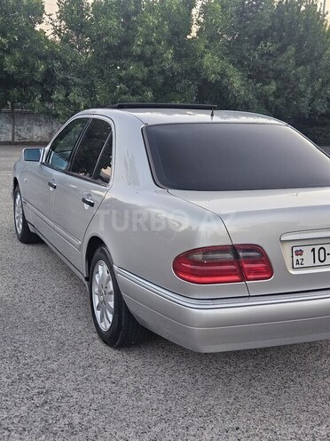 Mercedes E 240-5