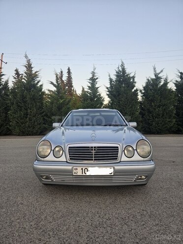 Mercedes E 240-2