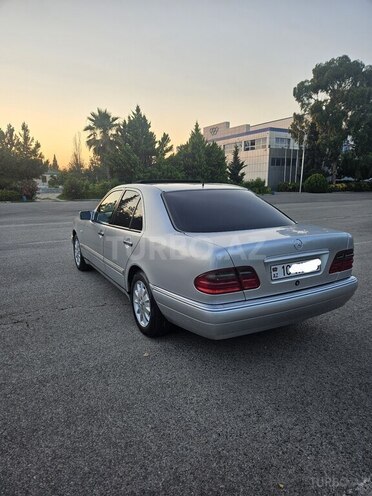 Mercedes E 240-10