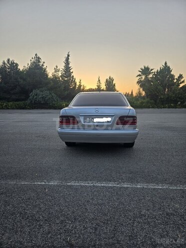 Mercedes E 240-12