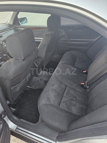 Mercedes E 240-19