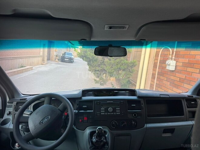 Ford Transit-3