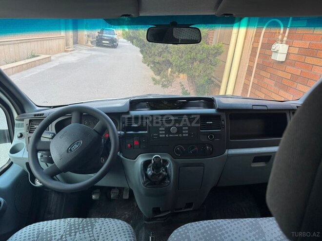 Ford Transit-4