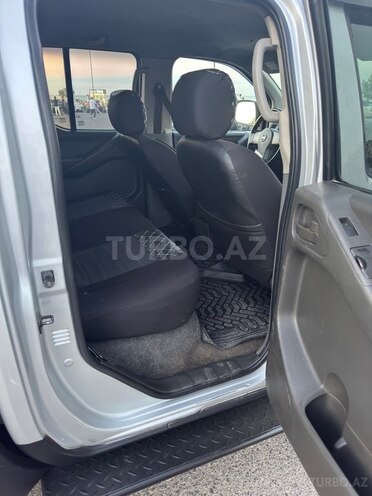 Nissan Navara-15