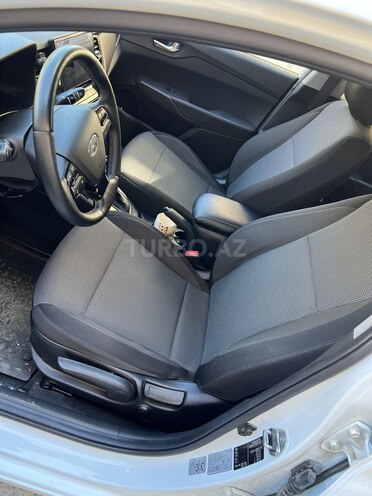 Hyundai Accent-9