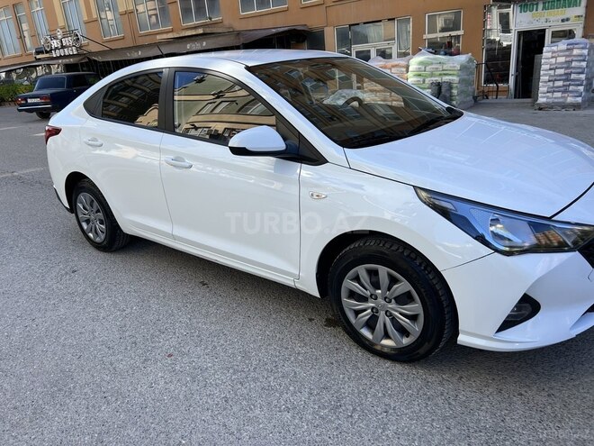 Hyundai Accent-4