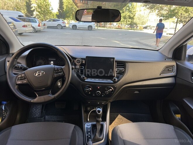 Hyundai Accent-8