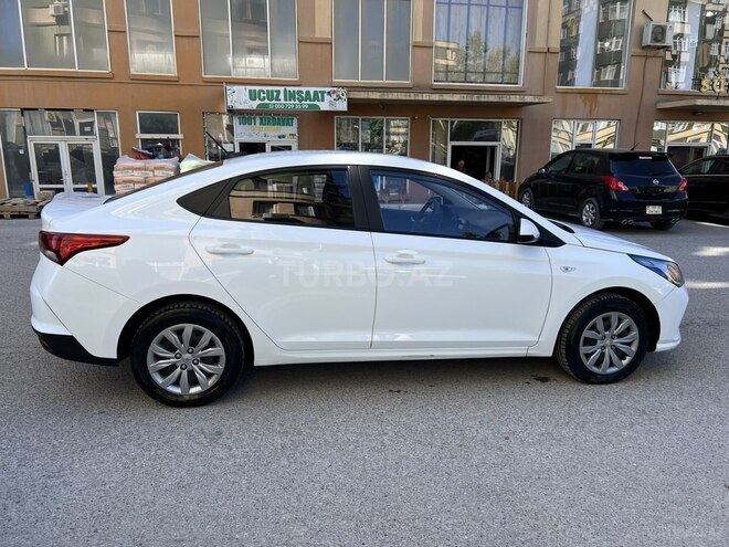 Hyundai Accent-5